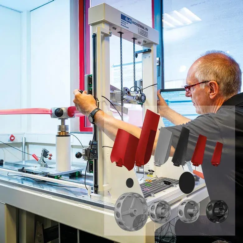 Werknemer voert bladen testen uit met apparatuur in onderzoek en ontwikkeling lab