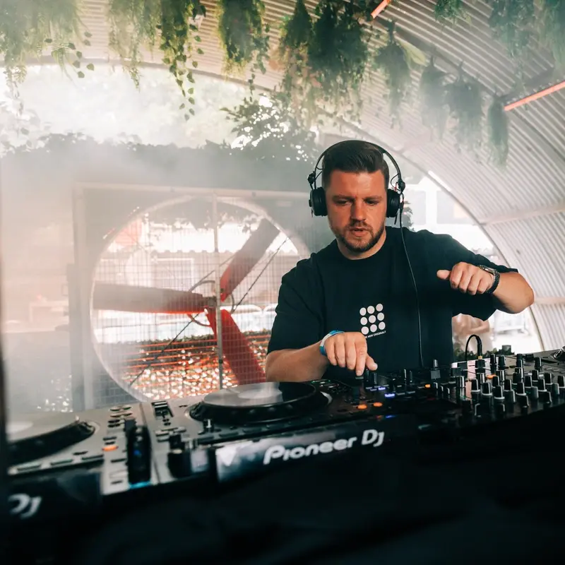 stage_fan_cropped_resized